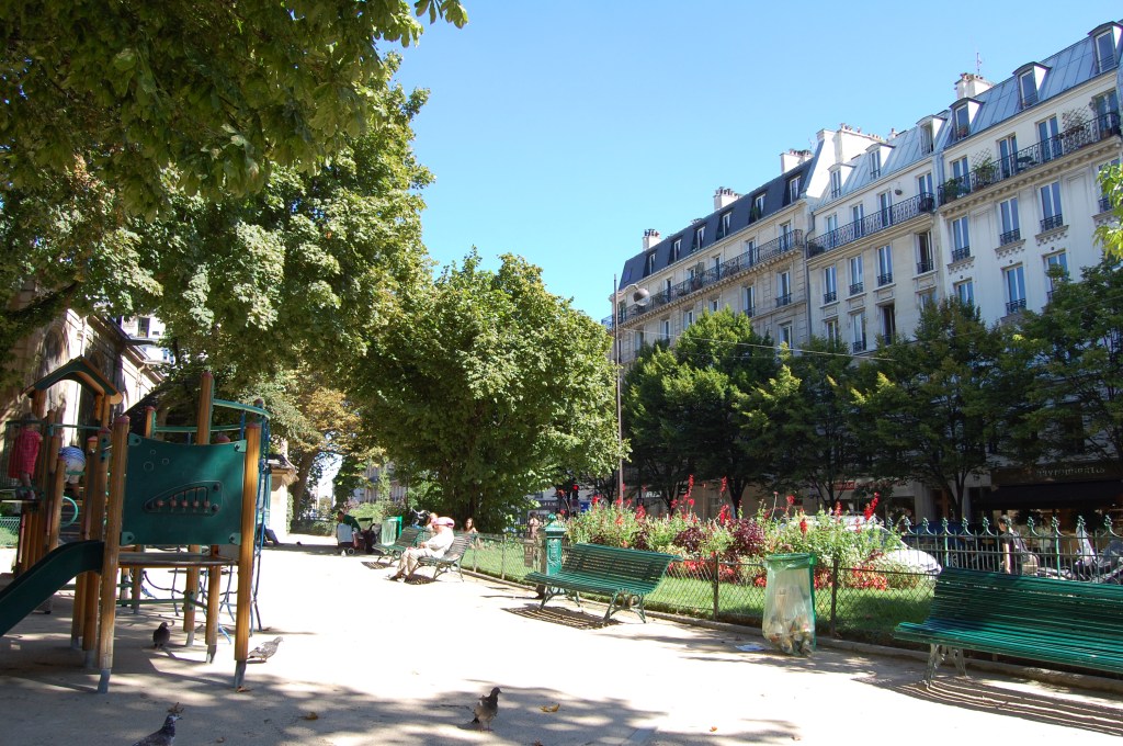 Park on the Rue Monge, a good place for a picnic.