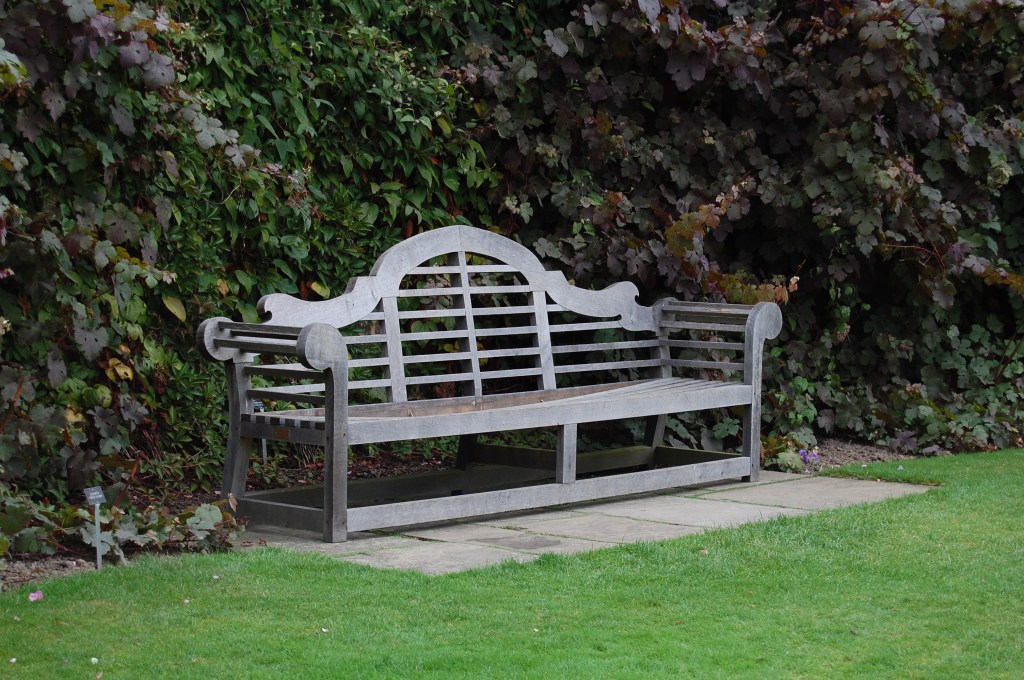 2013-09-12 10.00.41 Sissinghurst Lutyens bench