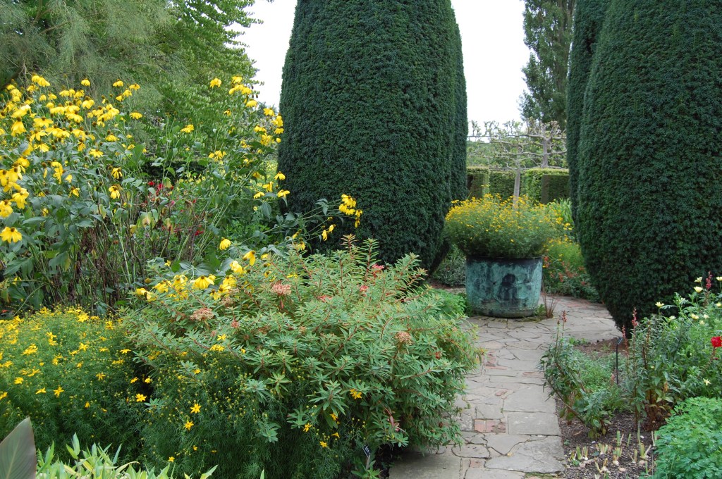 2013-09-12 10.15.09 Sissinghurst cottage garden