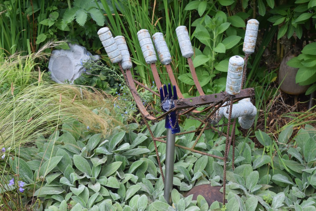 Not sure what this is supposed to be - cattails? But I do like stuff made from old metal.