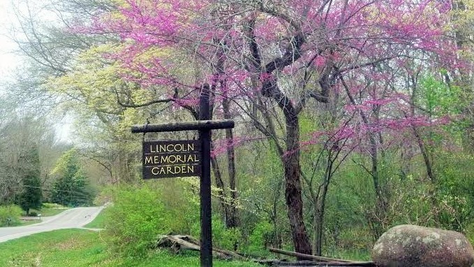 Entrance to the Lincoln Memorial Garden.