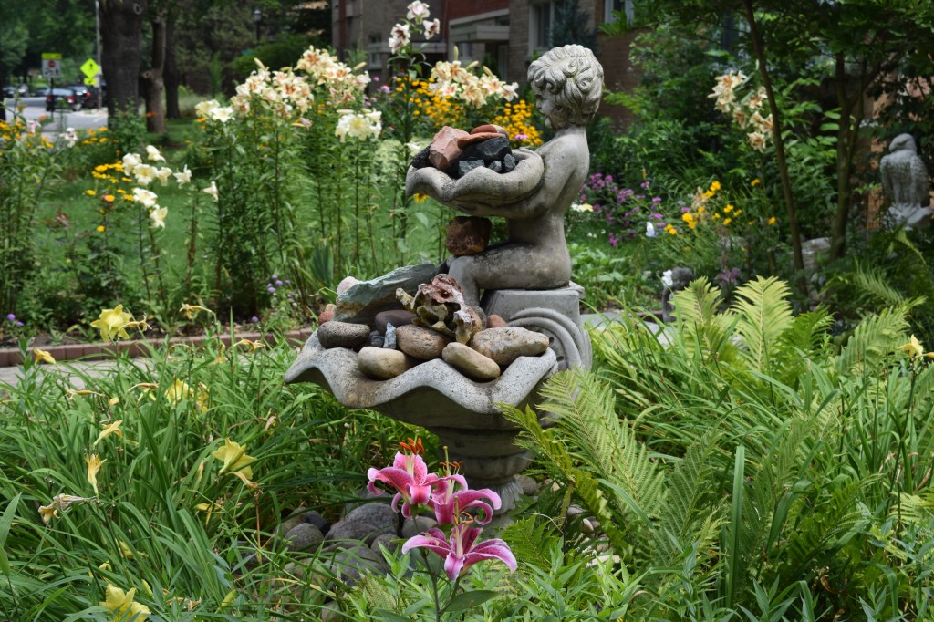 The central bed of the front garden.